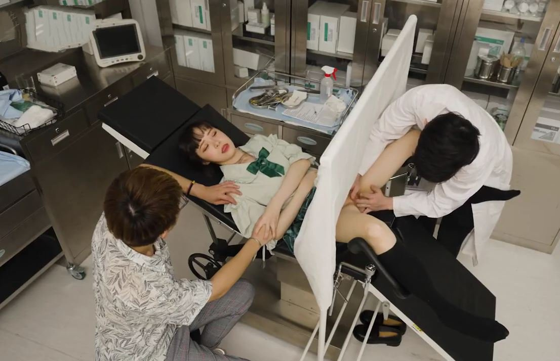 Bertemu dokter pria ketika membawa istri untuk pemeriksaan ginekologi.